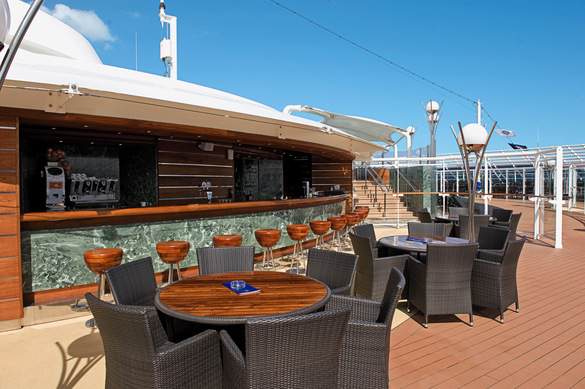 MSC Cruises, MSC Fantasia, Pool Bar 2, Copyrights - MSC Rights.jpg